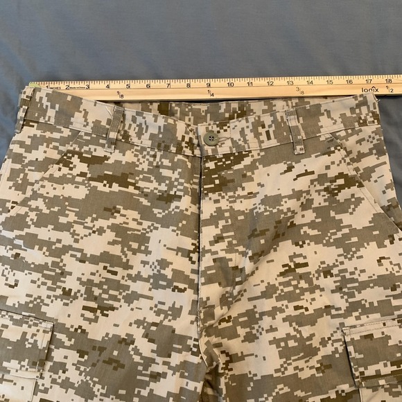 Digital Camo Cargo Pants Mens 35x32 Beige Gray Adjustable Waist Army BDU Hiking - Picture 3 of 9